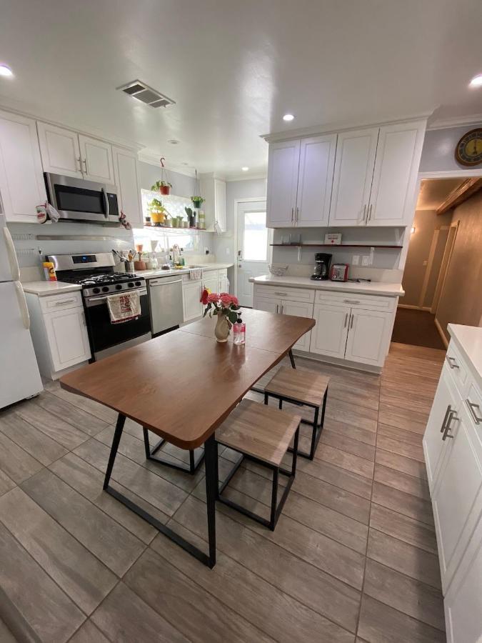 Private Room W/ Private Full Bathroom & Wifi & Ac & Shared Kitchen In Los Angeles Extérieur photo