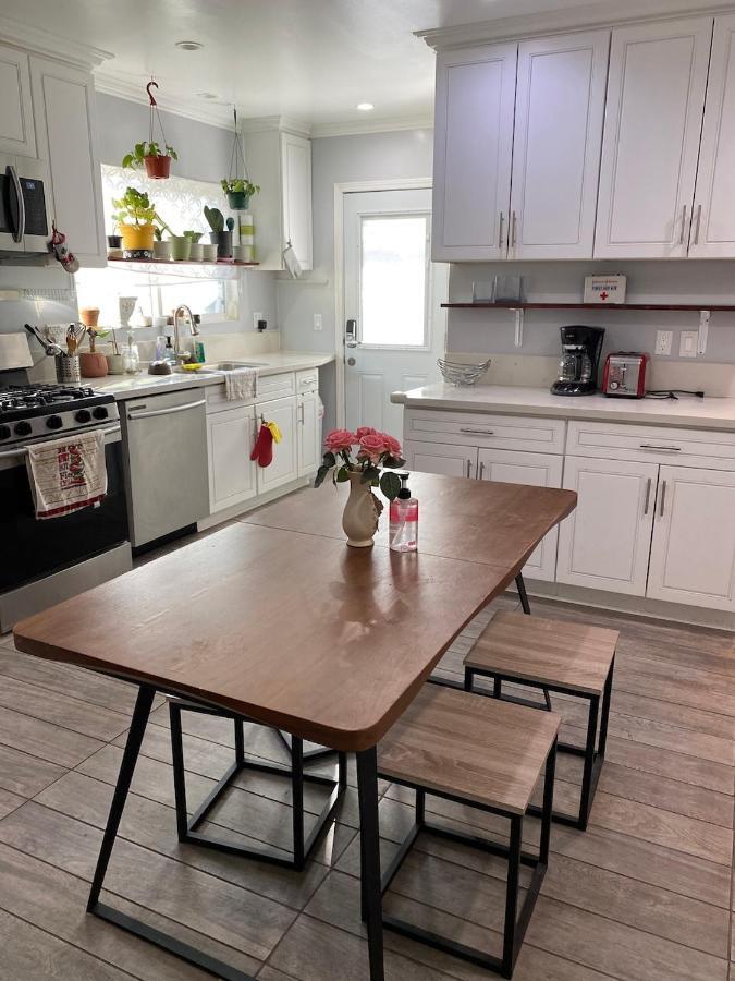 Private Room W/ Private Full Bathroom & Wifi & Ac & Shared Kitchen In Los Angeles Extérieur photo